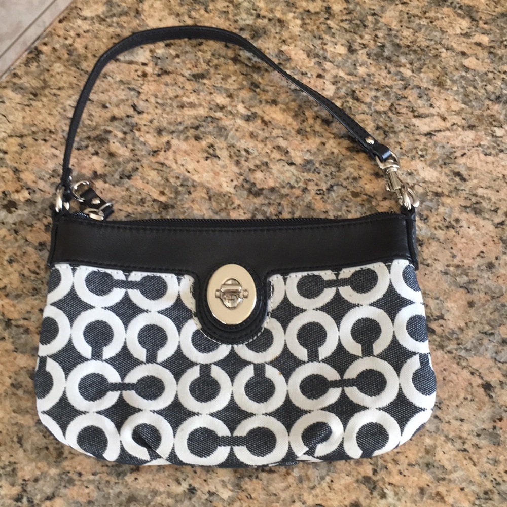 Coach wristlet. Coach. Coach bag.